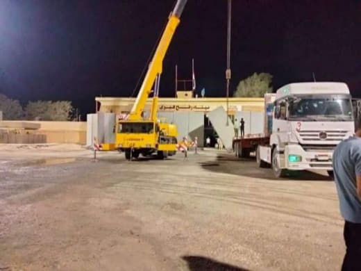 #Urgent | Egypt: Al-Mayadeen correspondent: Lifting the cement barriers and opening the Rafah crossing gate from the Egy