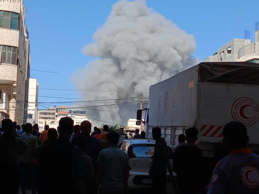 #Urgent |Occupation aircraft bombed the vicinity of Al-Quds Hospital, west of Gaza.