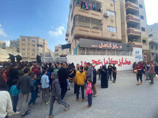 #Photos | The return of bakery operations in Gaza City.