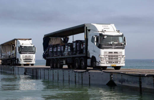 Loaded trucks from inside the floating port enter Gaza towards Deir al-Balah.