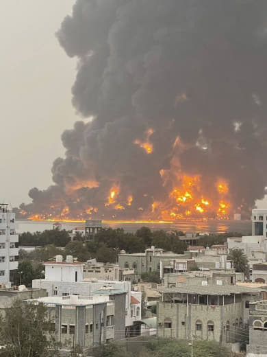واللا عن مسؤول أميركي: إسرائيل تشن الآن غارات على الحديدة اليمنية