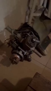 مقطع يظهر بقايا الطائرة المسيرة التي استهدفت "تل أبيب" وخلفت قتيل وعدة إصابات في أخطر هجوم من المسيرات.