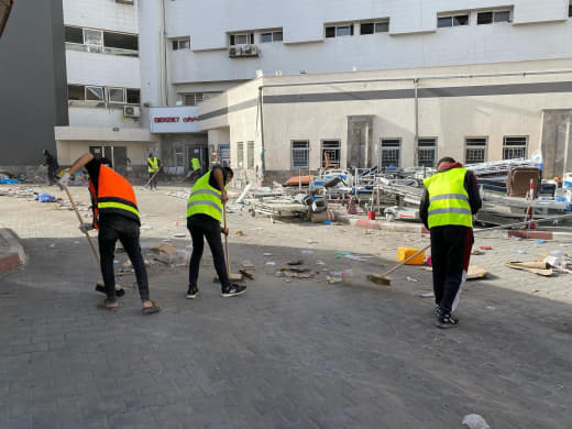 Volunteer groups supervised by the Ministry of Health in #Gaza are working to clean the Shifa Medical Complex to reactiv