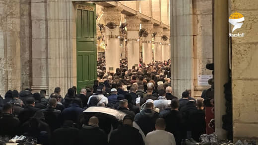Tens of thousands of worshippers perform the evening and Taraweeh prayers in Al-Aqsa Mosque, despite the restrictions an