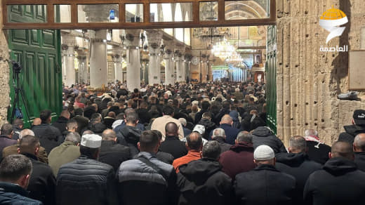 Hundreds of worshippers manage to access Al-Aqsa Mosque in occupied Jerusalem to perform the last Taraweeh prayers.