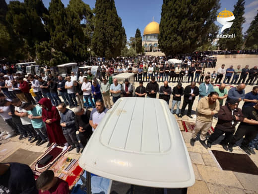 Thousands of Palestinian Muslims manage to pray at the Al-Aqsa Mosque courtyards in occupied Jerusalem on the third day 