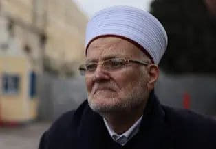 Breaking | Sheikh Ikrima Sabri, the imam of Al-Aqsa Mosque, condemned the decision to ban him from entering the mosque, 