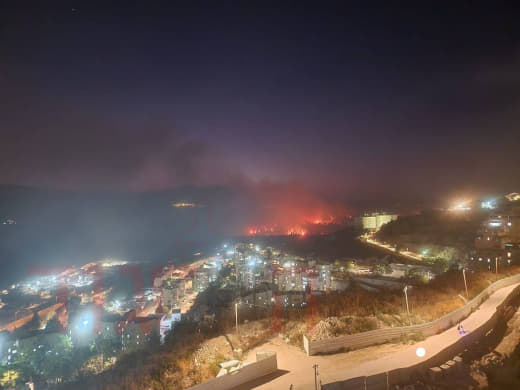 The Lebanese resistance rockets struck the occupied city of Safad in northern Israel in response to the ongoing Israeli 