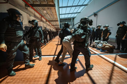 An Israeli journalist shared images from Israeli detention centers, revealing the daily torture and mistreatment of Pale