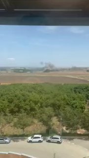 BREAKING: The Palestinian resistance targets Tel Aviv with a barrage of homemade rockets in response to the ongoing Isra