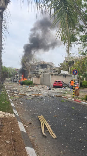 ⚡️ Hebrew Channel 12: Following the Iranian missile barrage: Significant material damage at several sites in central and