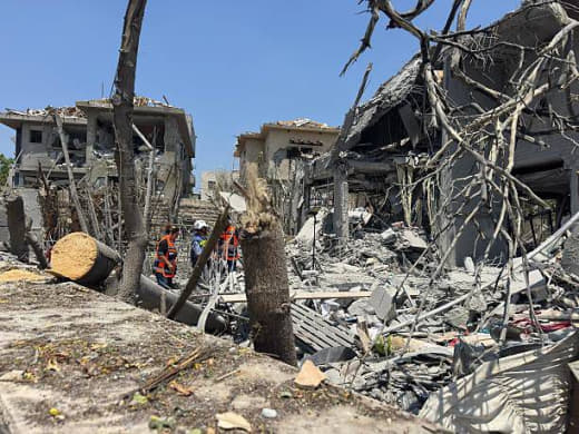 ⚡️ Images | One of Tel Aviv's neighborhoods following the fall of an Iranian missile this morning.