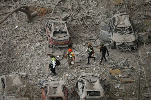 ⚡️ In Pictures | Beersheba this morning after an Iranian missile fell in the occupied city