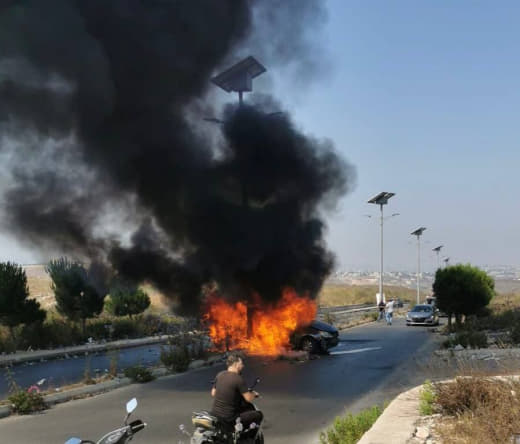 🚨 Earlier today an occupation drone carried out a strike targeting a car in Kfar Dajjal, southern Lebanon. The Lebanese 