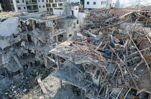 ⚡️ The Mayor of "Bat Yam" south of "Tel Aviv": 109 buildings were damaged from the fall of Iranian rockets in "Bat Yam",