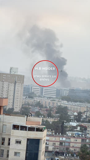 ⚡️ New documentation shows smoke rising in Beersheba in the Negev due to Iranian missile strikes.
