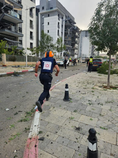 ⚡️ Occupation ambulance service: Destruction in a 6-story building and damage to surrounding apartments after an Iranian