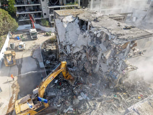 ⚡️ The occupation begins demolishing the remaining houses and buildings that were bombed by the Iranian Revolutionary Gu