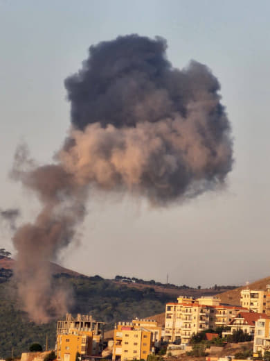 ⚡️ A source told "Qods Network": A large fire broke out due to occupation aircraft bombing a forest area between the tow