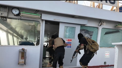 ⚡️ With images | Footage from the video released by the Yemeni Armed Forces of the operation targeting and sinking the s
