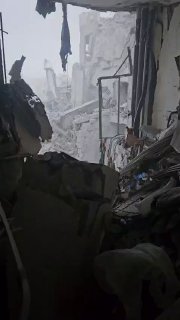 ⚡️ A settler weeps after witnessing the massive destruction caused by an Iranian missile strike on Beersheba.