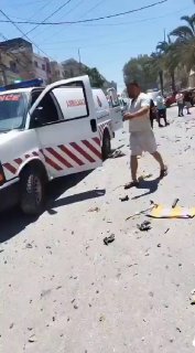 ⚡️ Ambulance crews rush to the site of occupation bombing that targeted a residential apartment in Upper Nabatieh, south